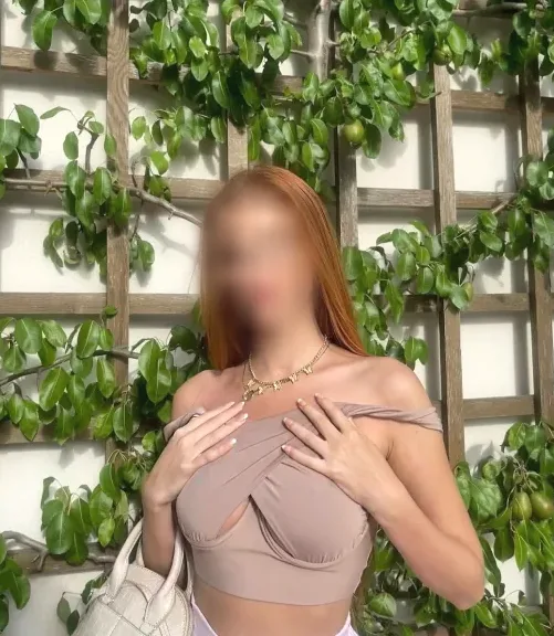 Amina, 28