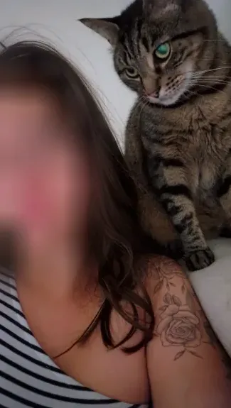 Isabella, 28