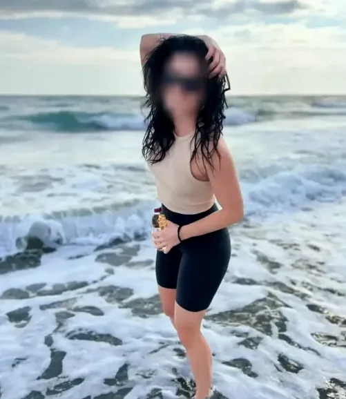 Julie, 31