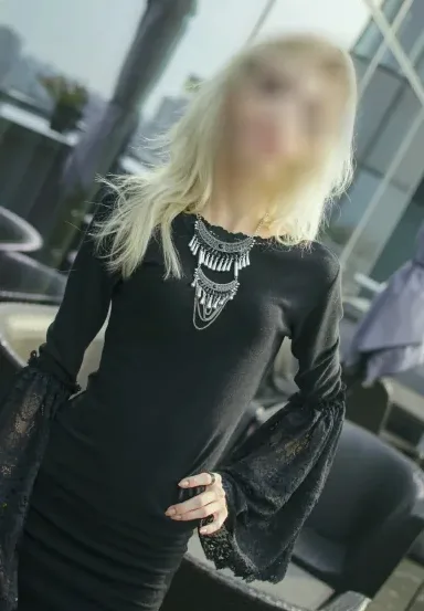 Lejla, 25